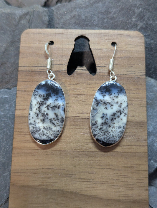 Dendritic opal