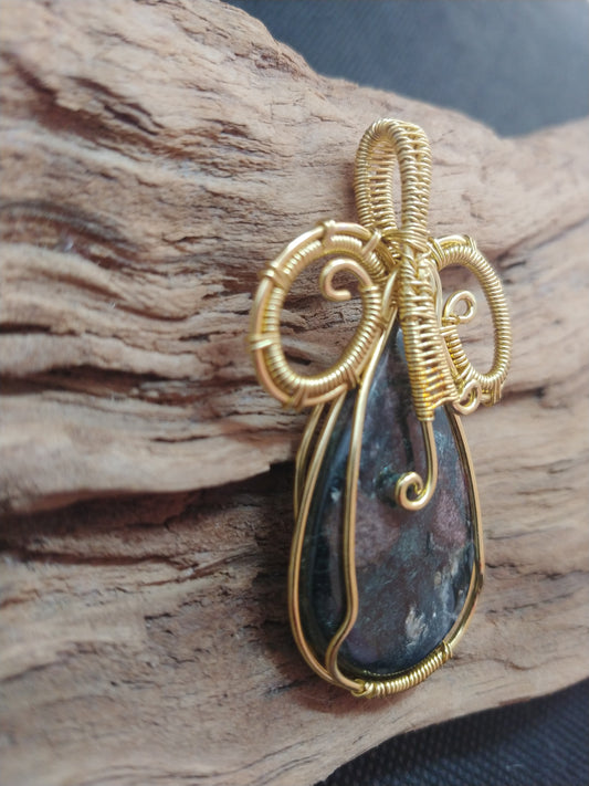 18 K Gold Wire Wrapped Eudialyte